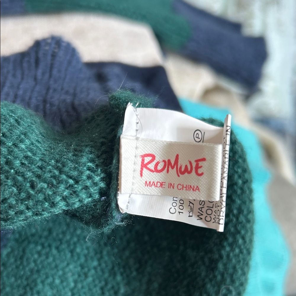 ROMWE Oversized Blue and Green V-Neck Collared Sweater - Picture 5 of 6